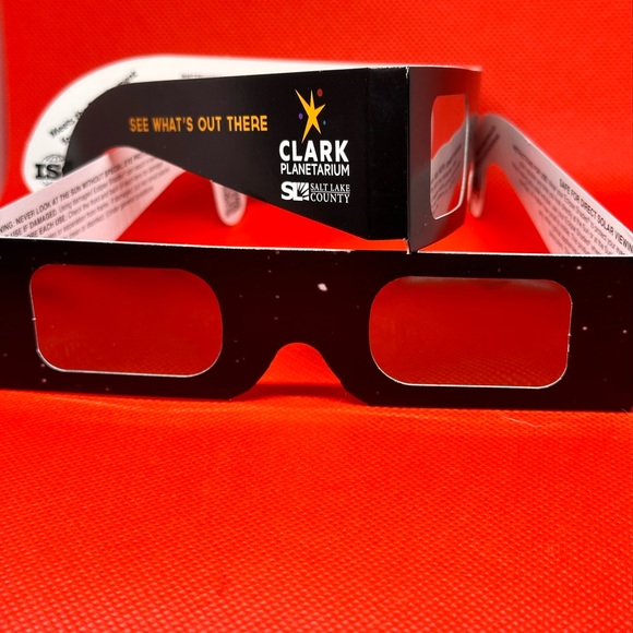 4 pack solar filter eclipse viewing glasses. - Picture 2 of 6